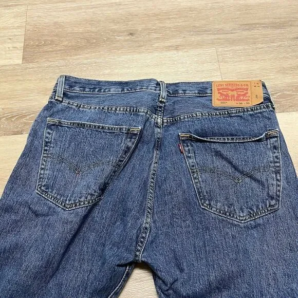 Levis 501 Mens 36x30 Light Wash Button Fly Straight Leg Denim Jeans